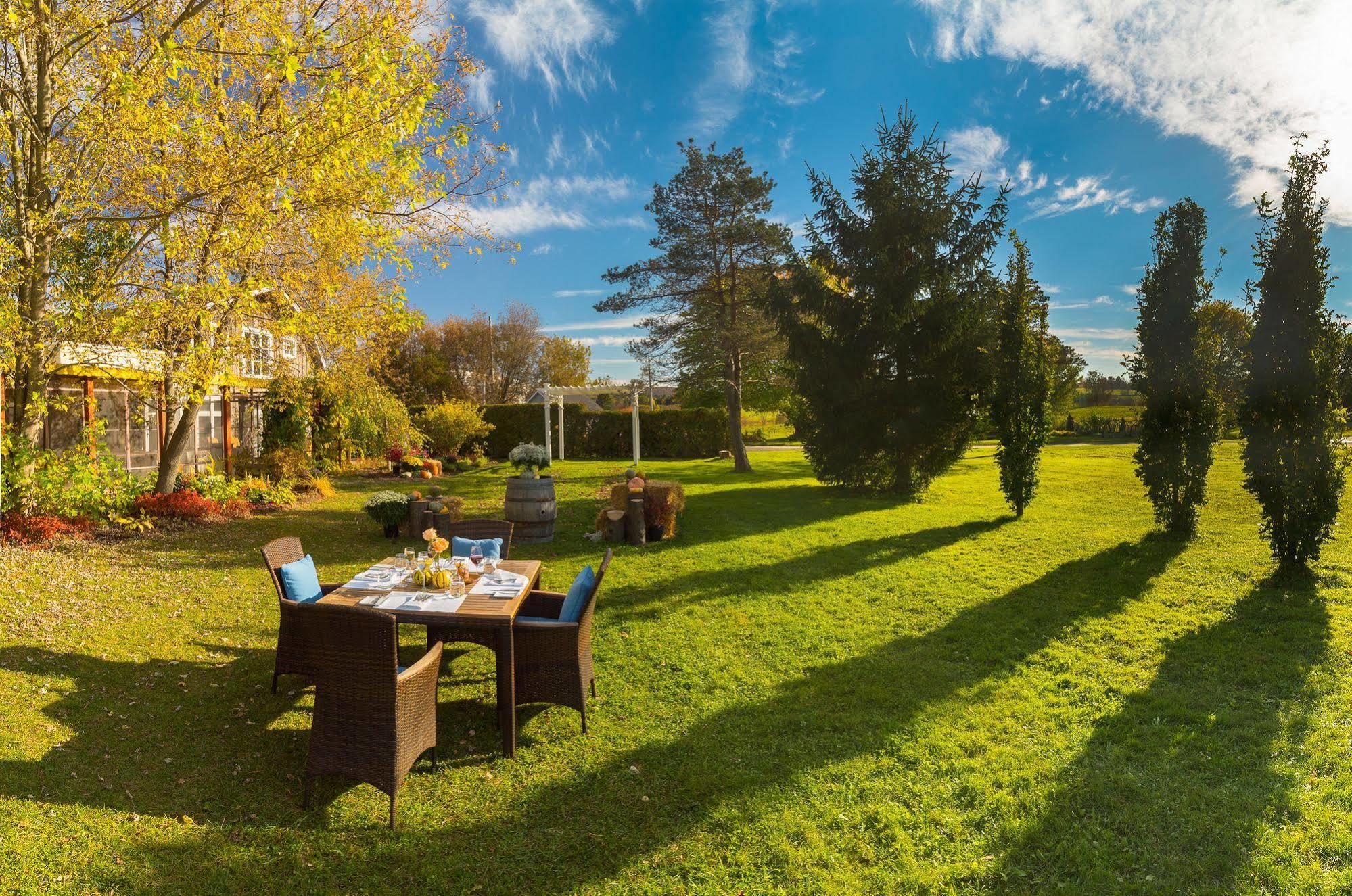 Auberge West Brome Екстериор снимка